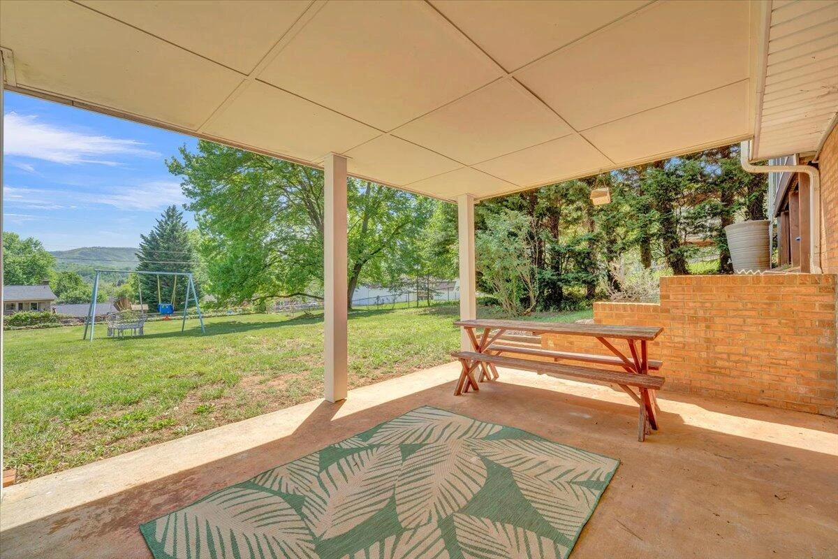 2724 Fletcher ST - Photo 46