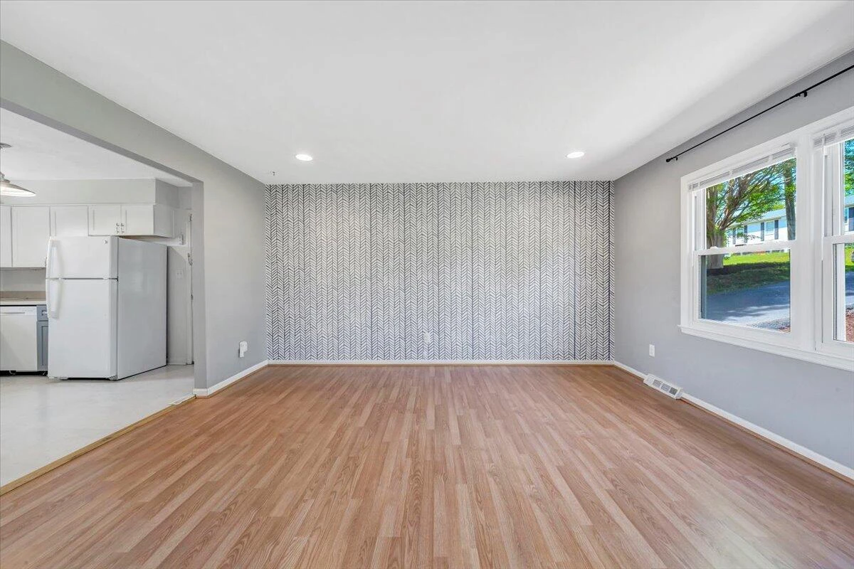 2724 Fletcher ST - Photo 5