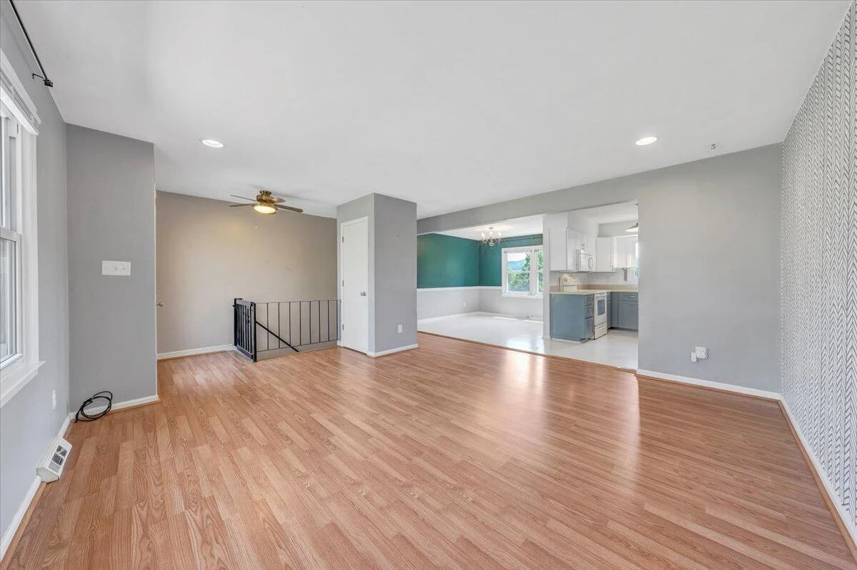 2724 Fletcher ST - Photo 6