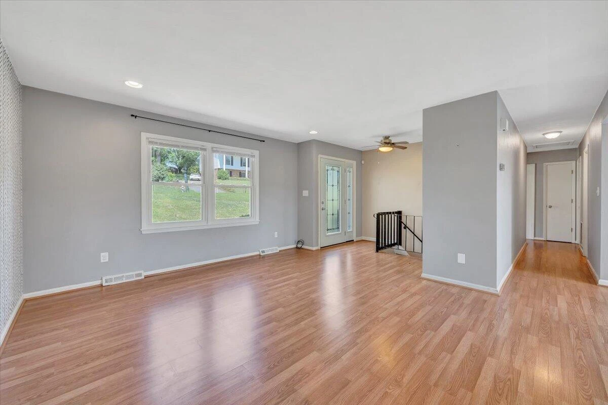 2724 Fletcher ST - Photo 7