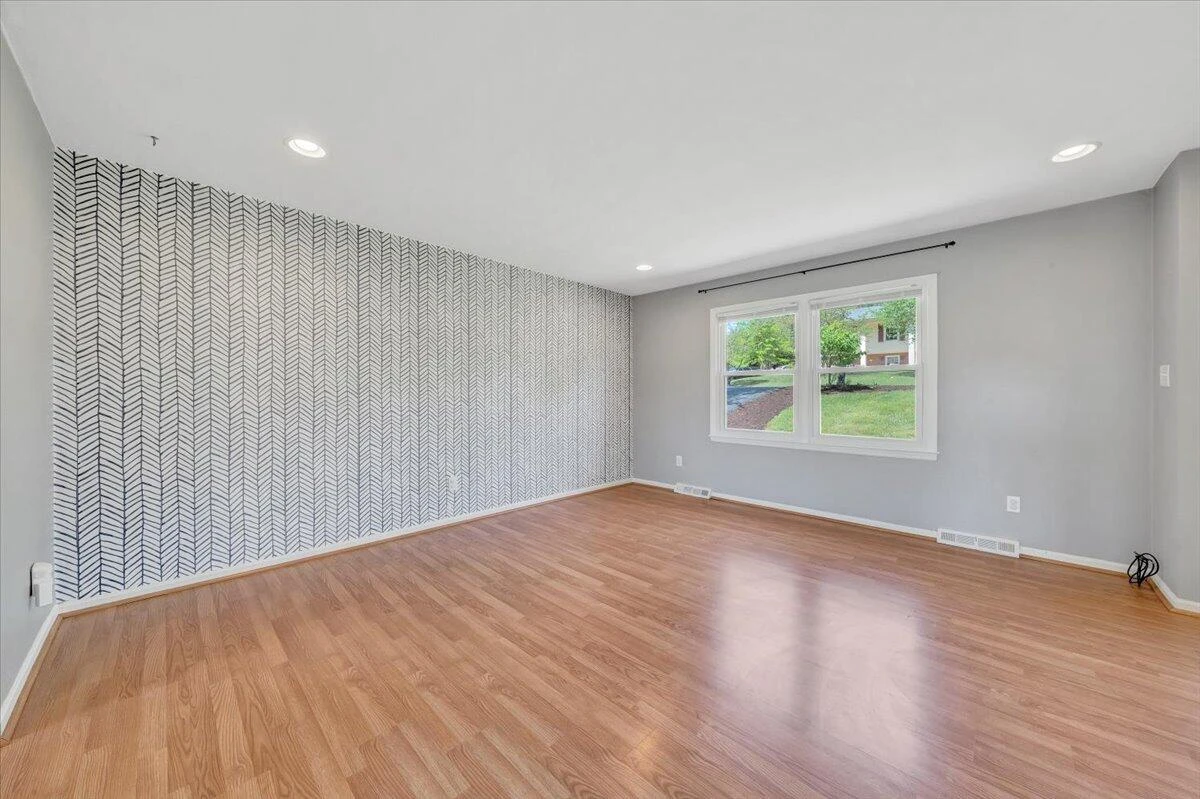 2724 Fletcher ST - Photo 8