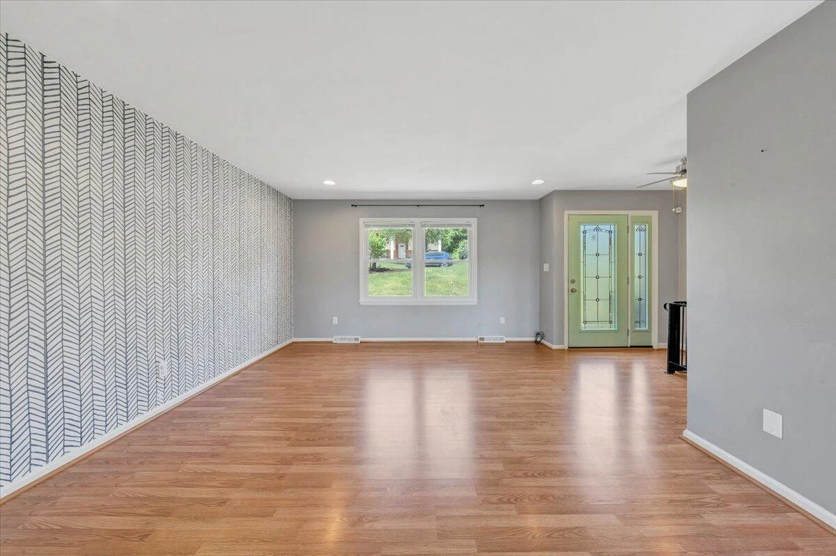2724 Fletcher ST - Photo 9