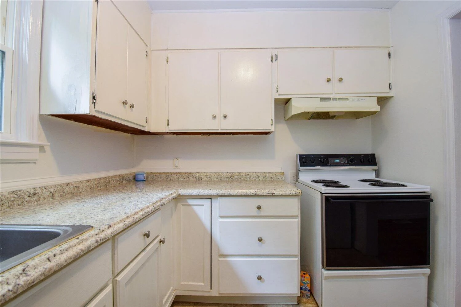 549 36th ST - Photo 6