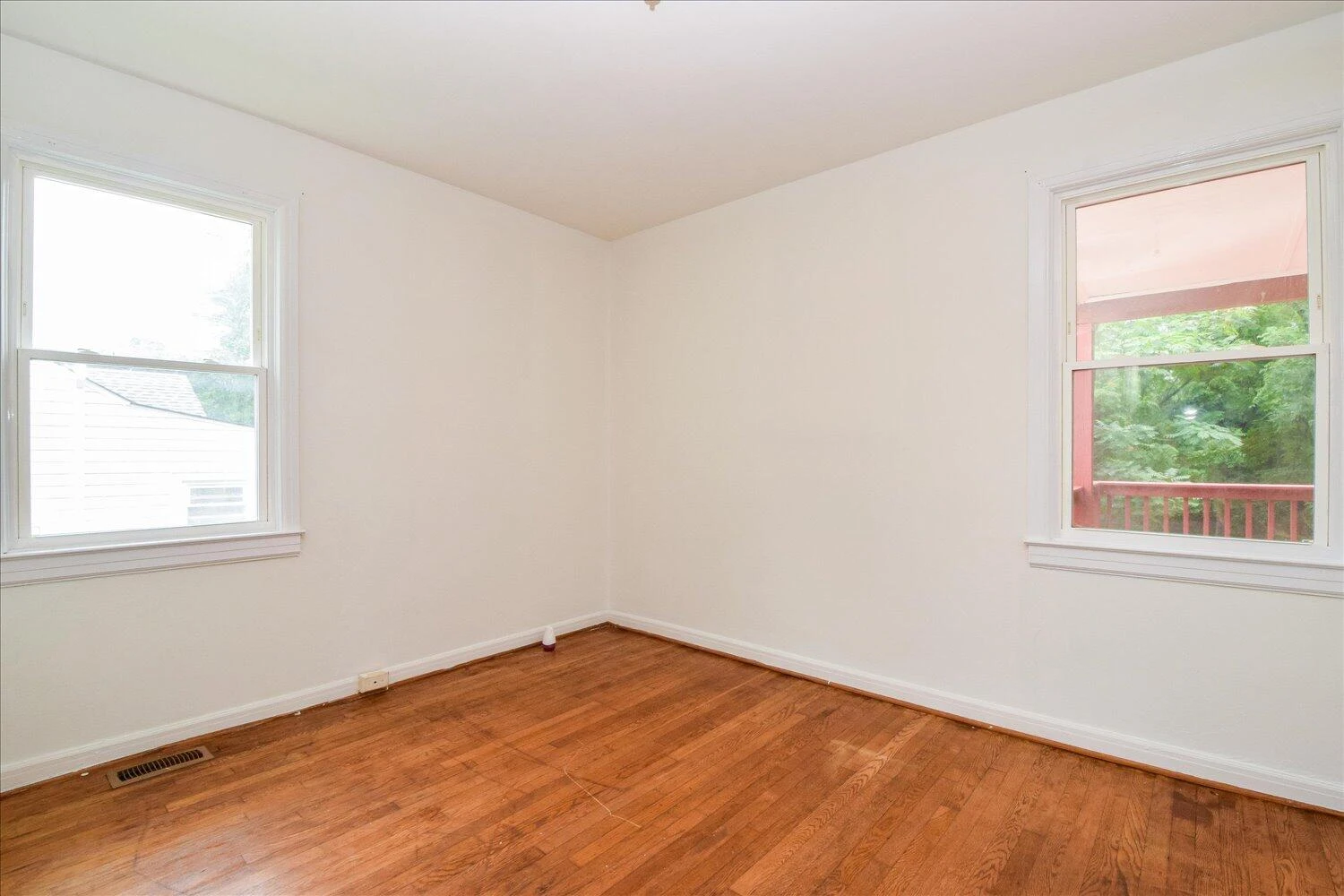 549 36th ST - Photo 9