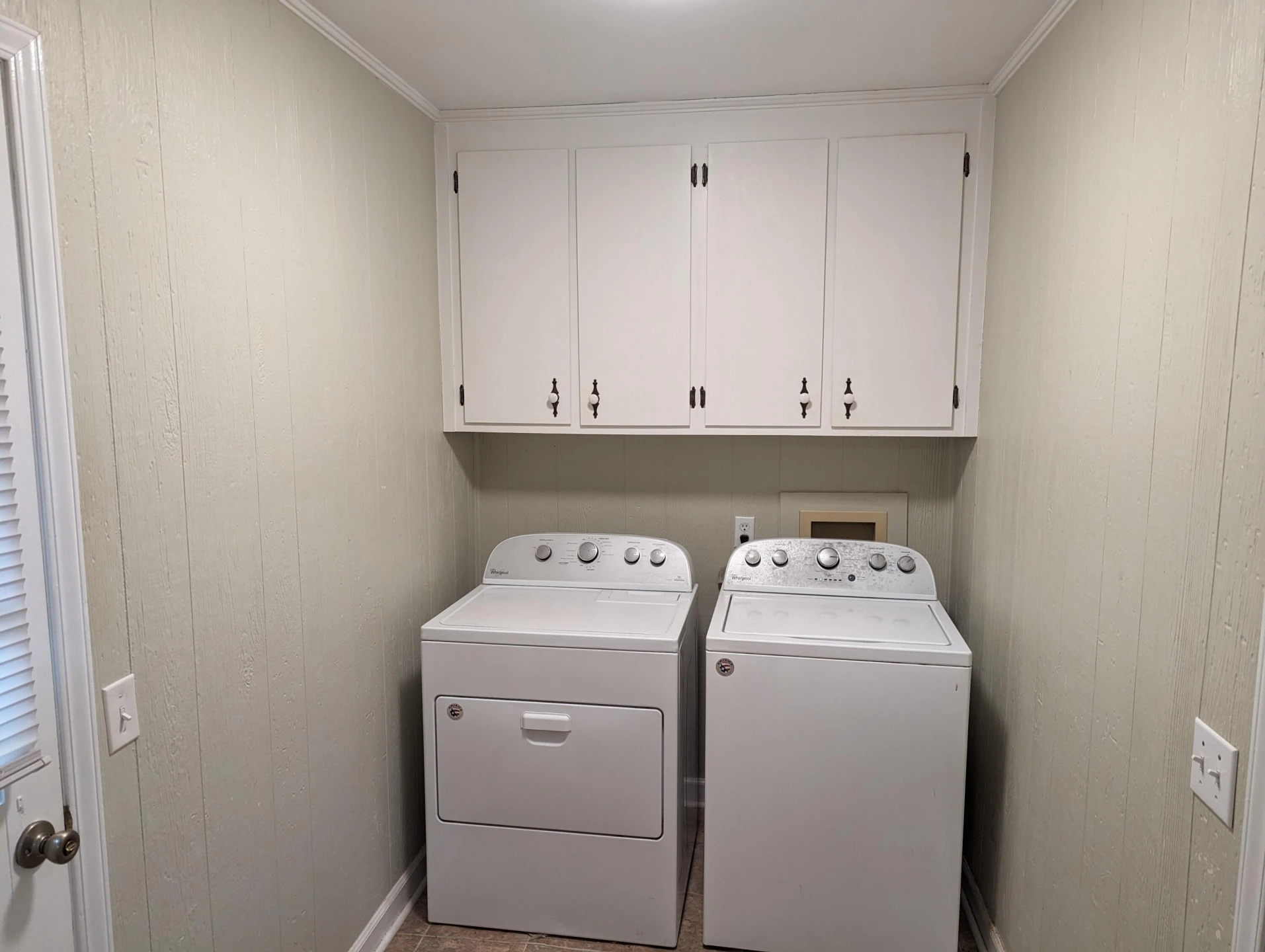 130 Oxford CIR - Photo 17
