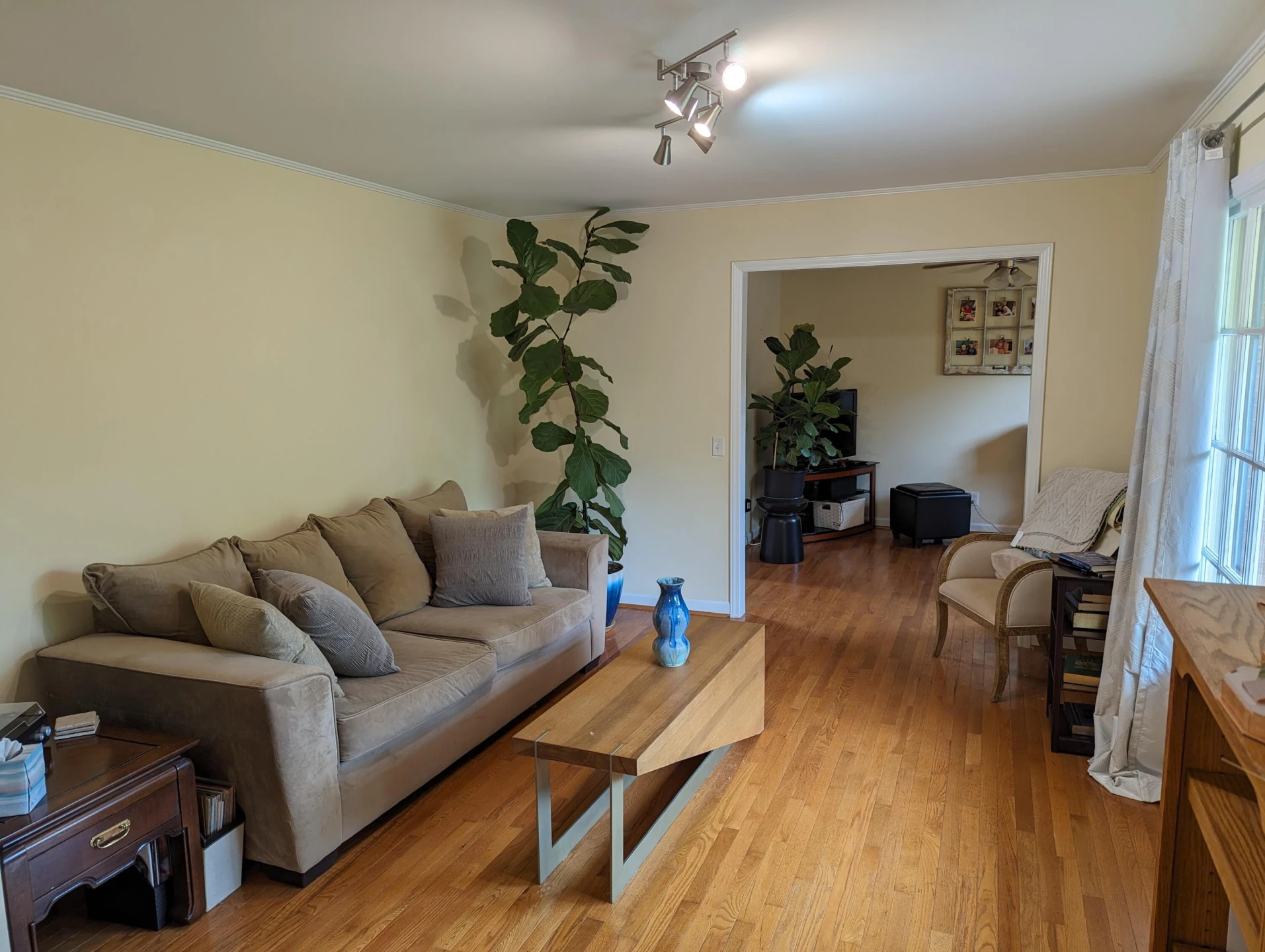 130 Oxford CIR - Photo 3