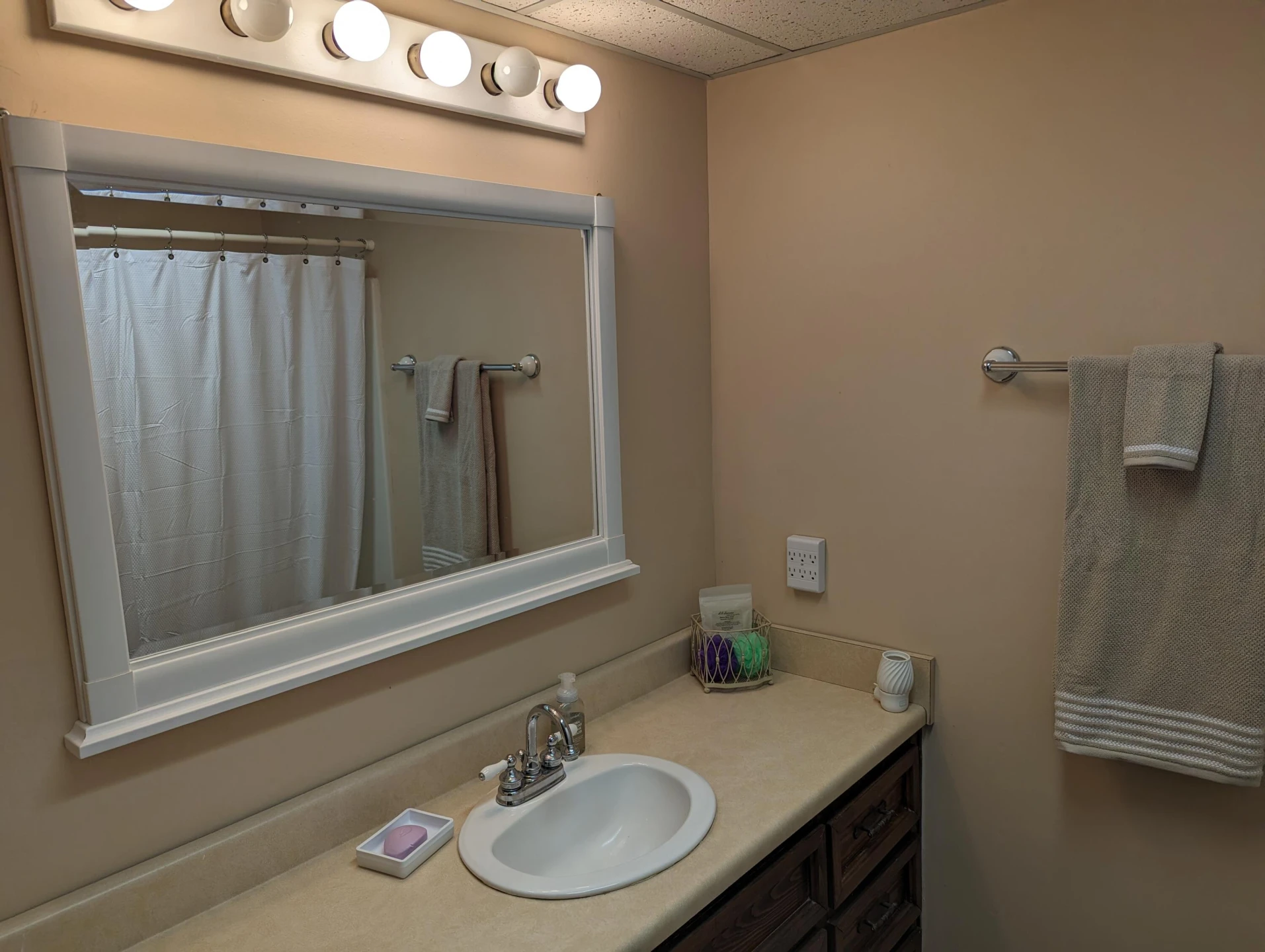 130 Oxford CIR - Photo 33
