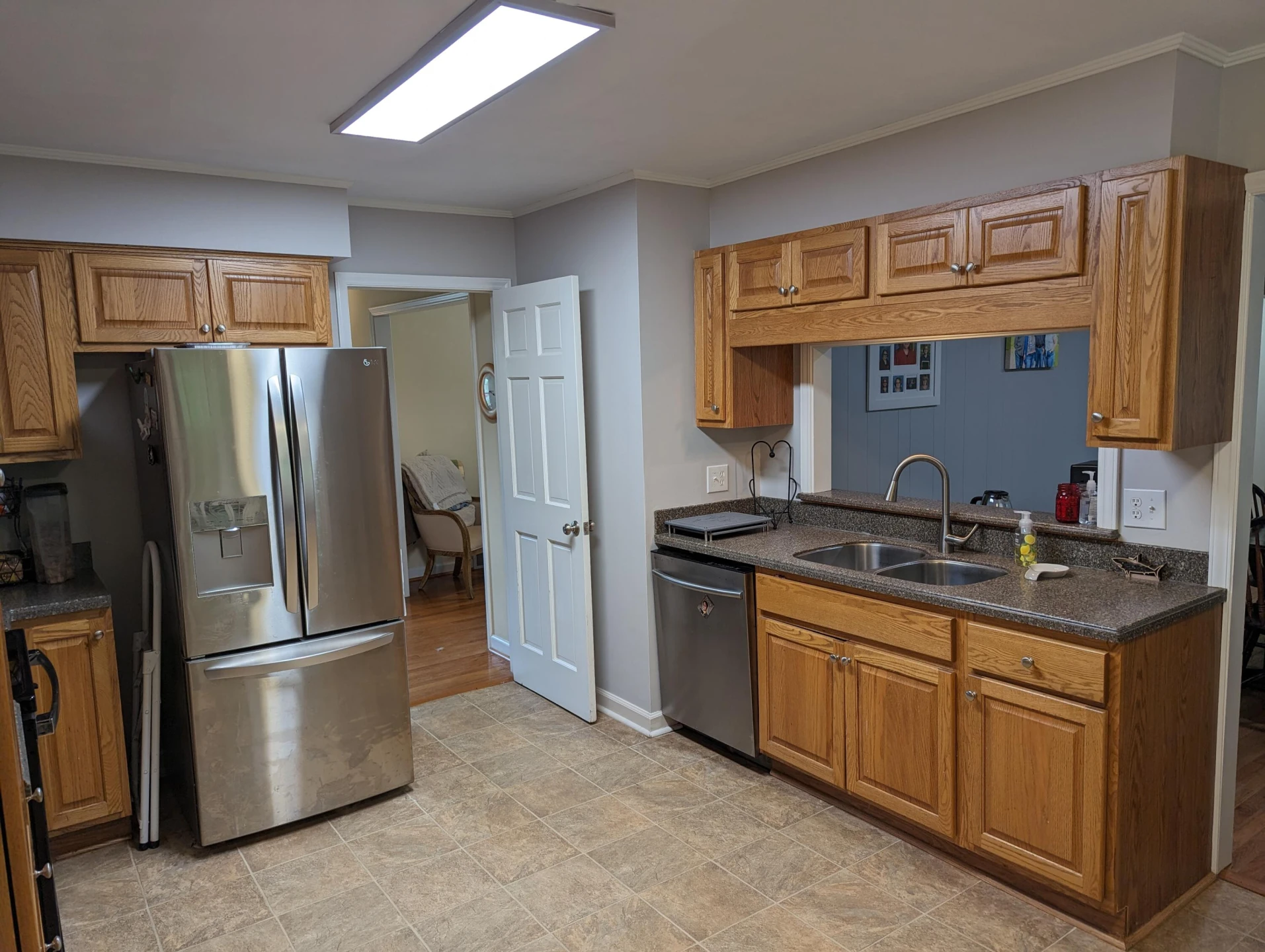 130 Oxford CIR - Photo 4