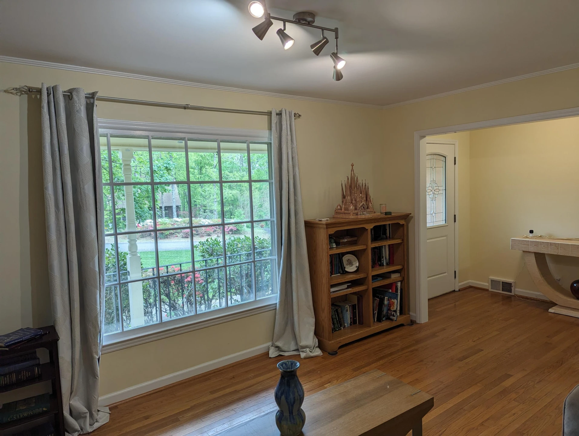 130 Oxford CIR - Photo 7