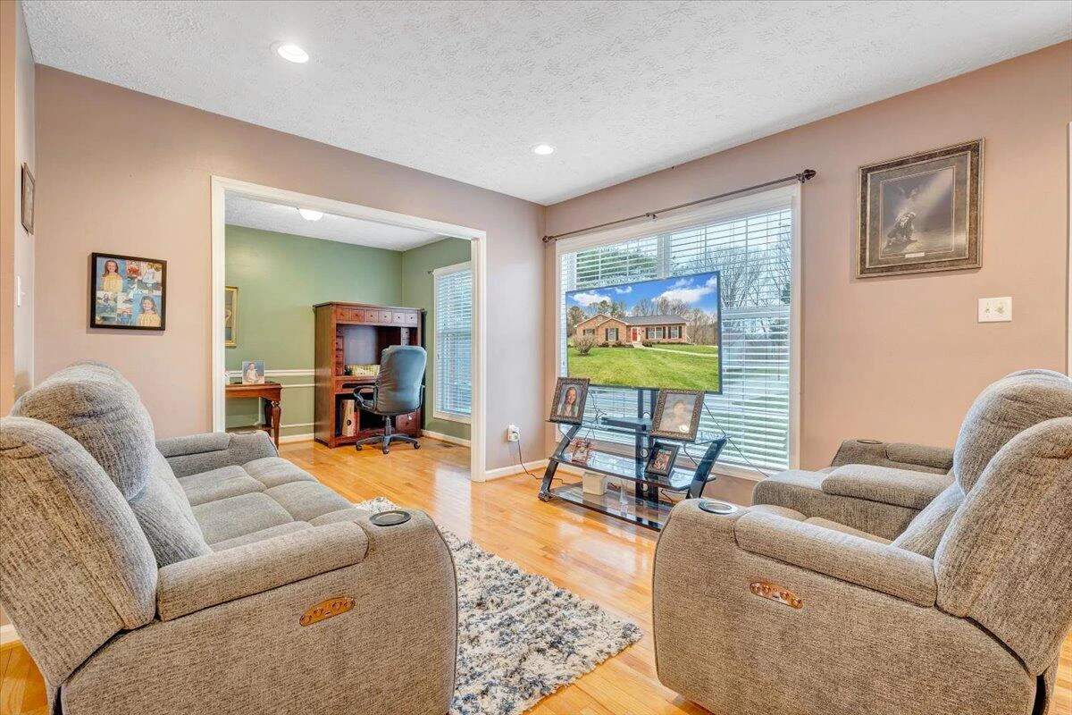 117 Meadow Brook DR - Photo 10