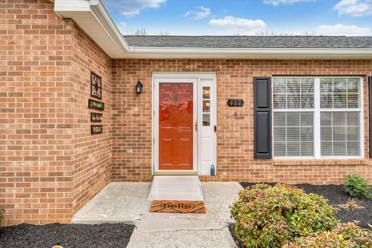 117 Meadow Brook DR - Photo 4
