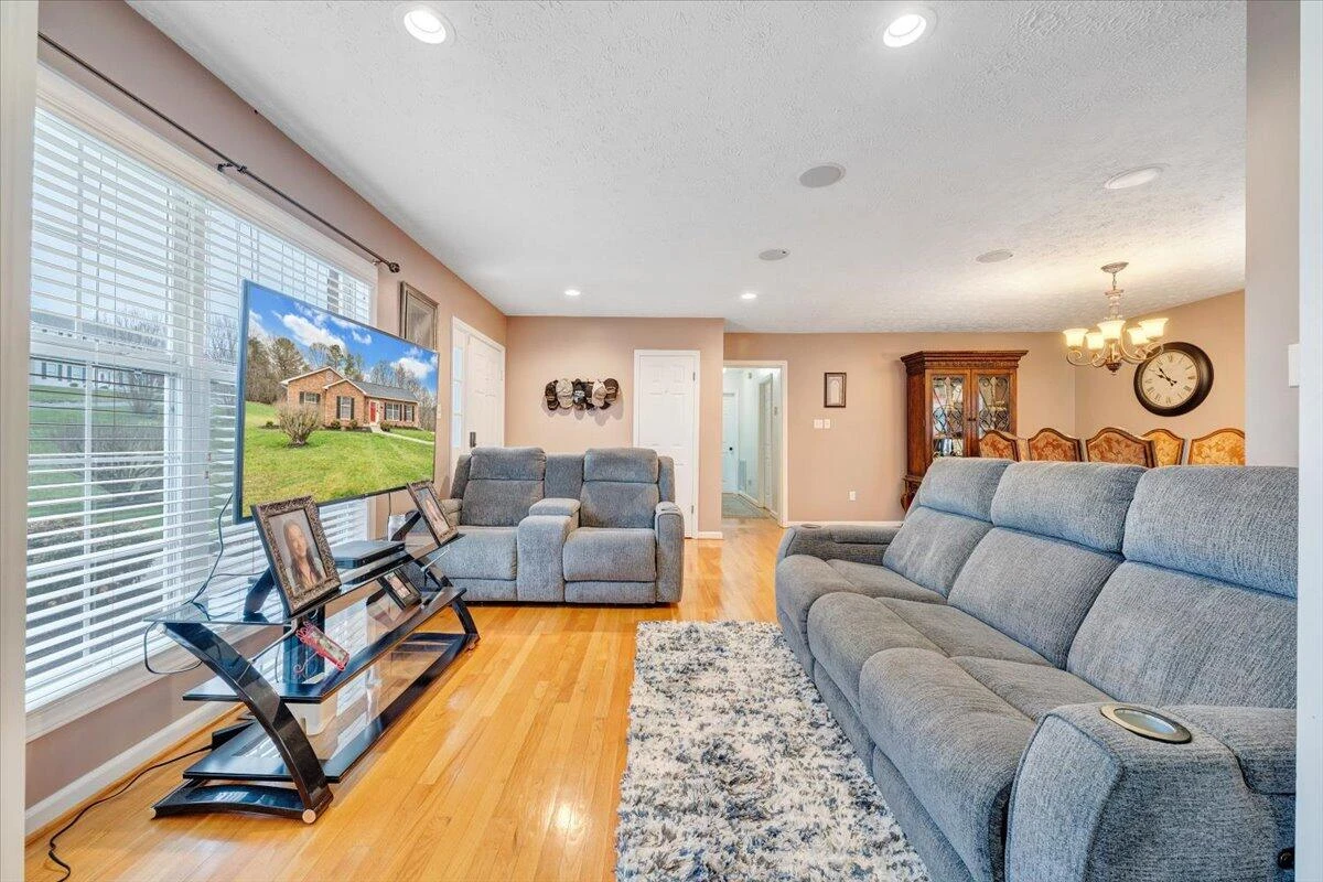 117 Meadow Brook DR - Photo 6