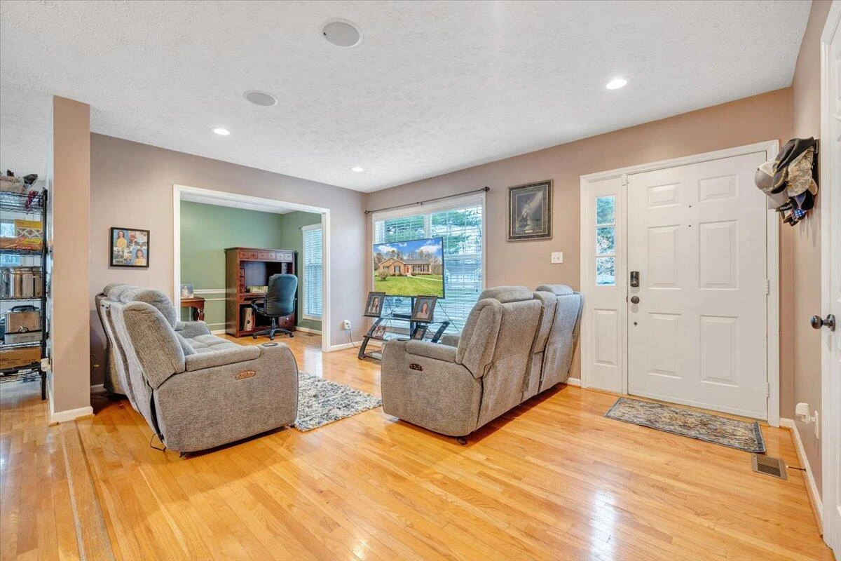 117 Meadow Brook DR - Photo 8