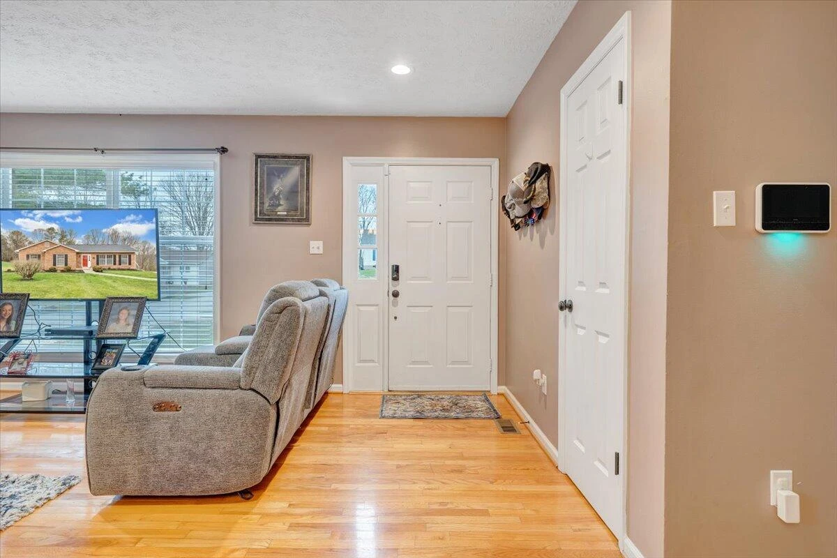 117 Meadow Brook DR - Photo 9