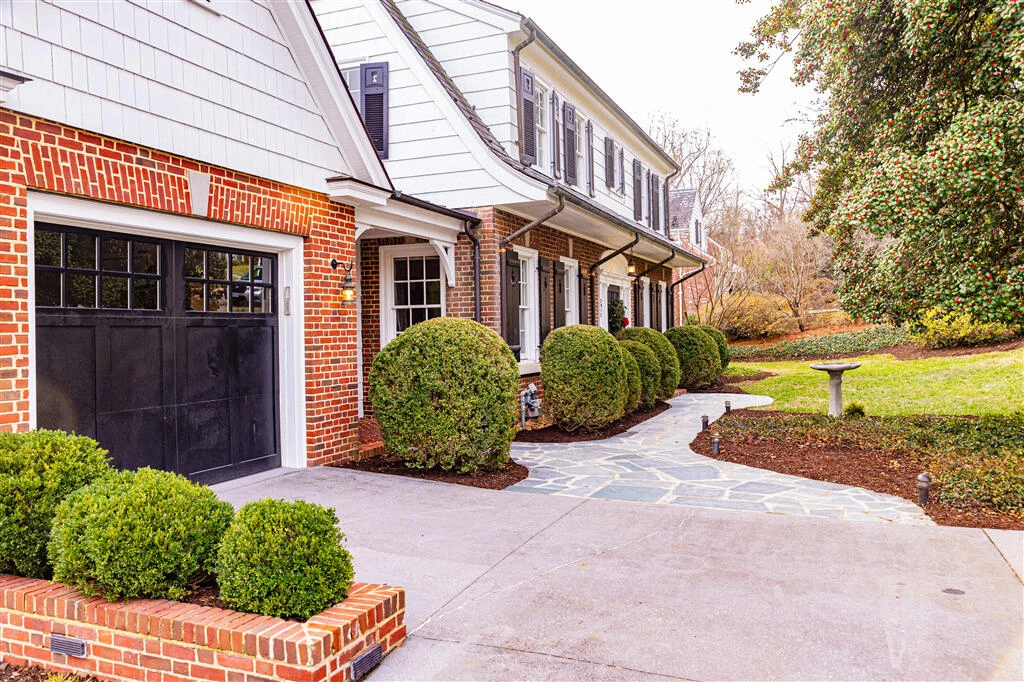 2912 Wycliffe AVE - Photo 4