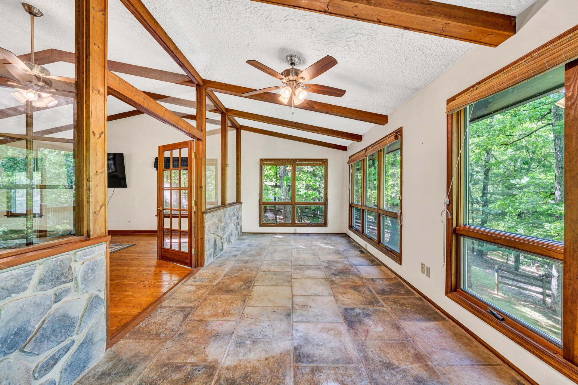104 Hickory Lake LN - Photo 32