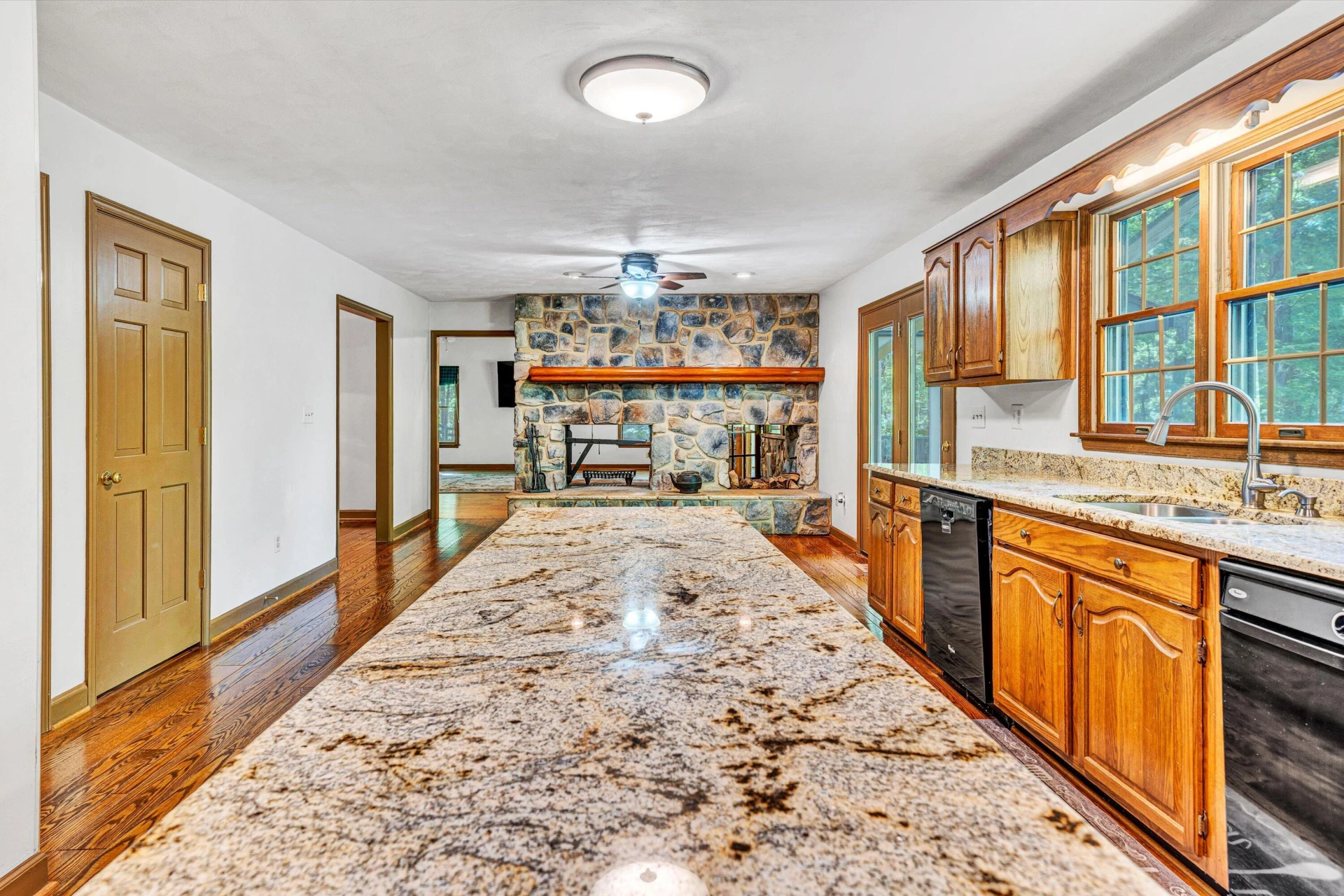 104 Hickory Lake LN - Photo 39
