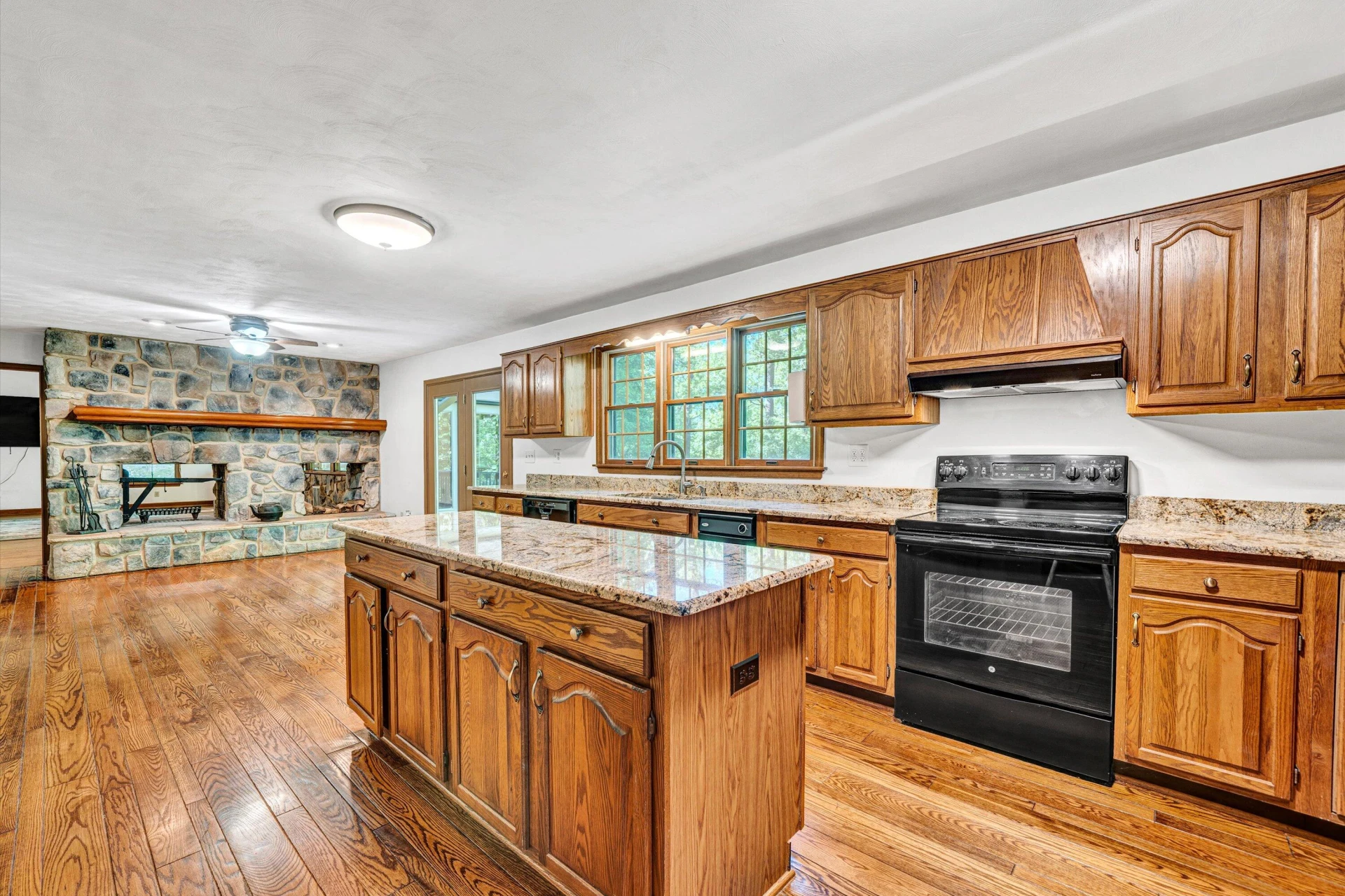 104 Hickory Lake LN - Photo 40