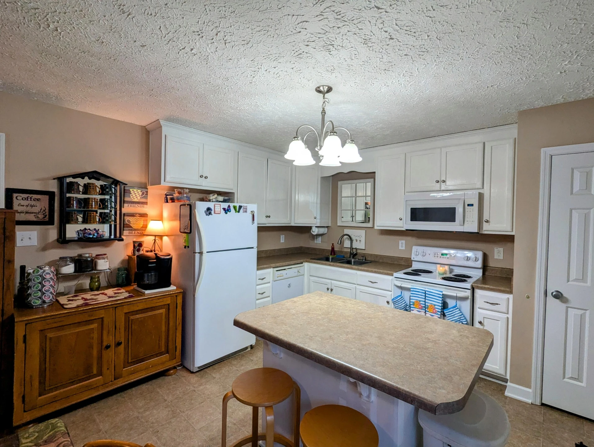 1061 Nursery RD - Photo 10