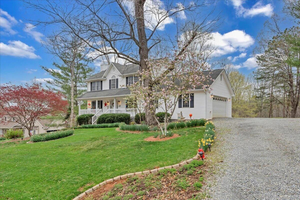 274 Bousman CIR - Photo 2