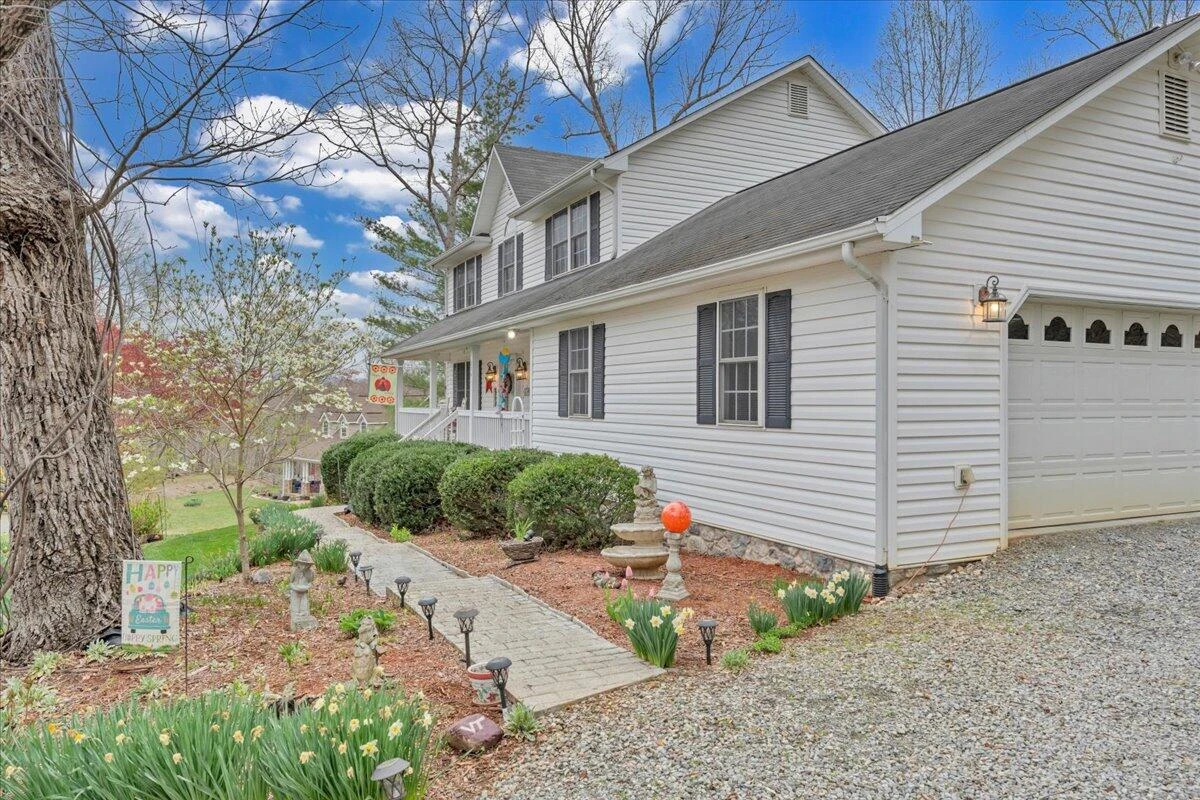 274 Bousman CIR - Photo 3