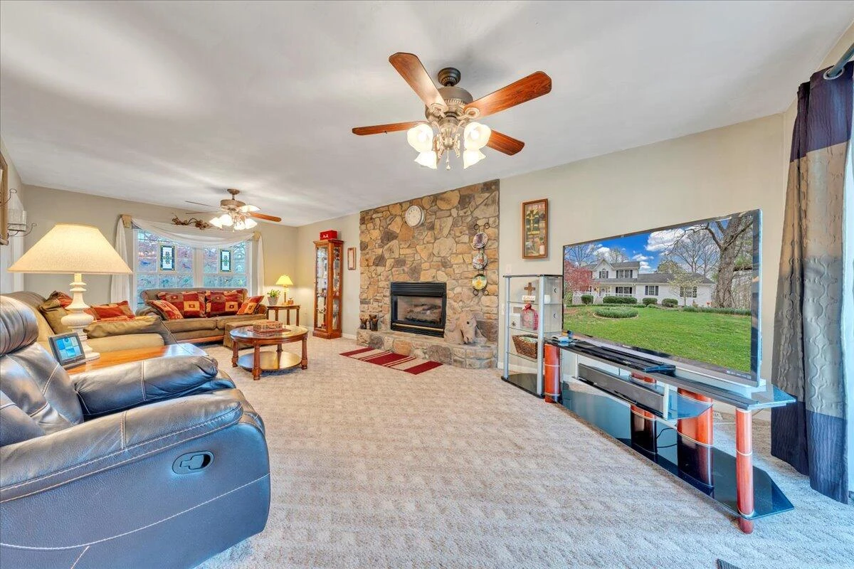 274 Bousman CIR - Photo 8