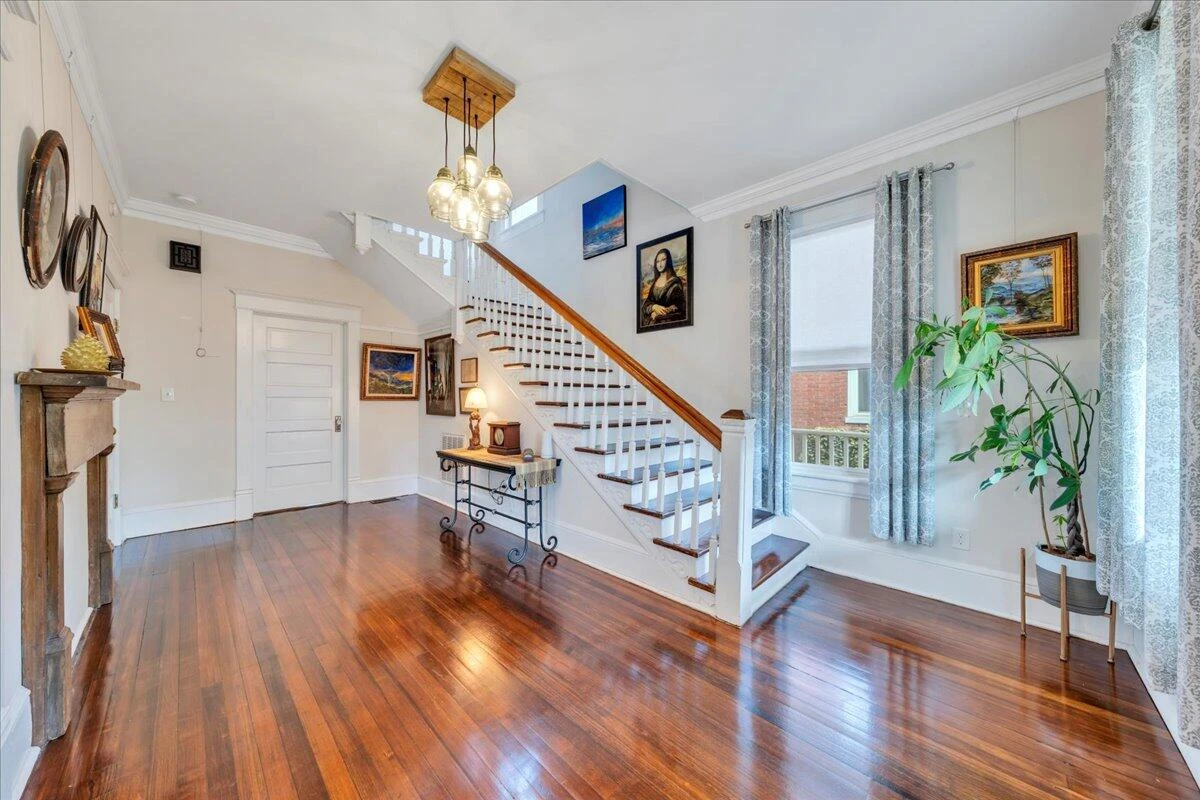 407 Elm AVE - Photo 9