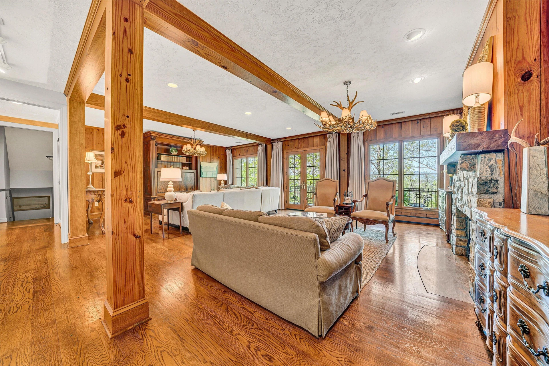 2555 Woodcliff RD - Photo 16
