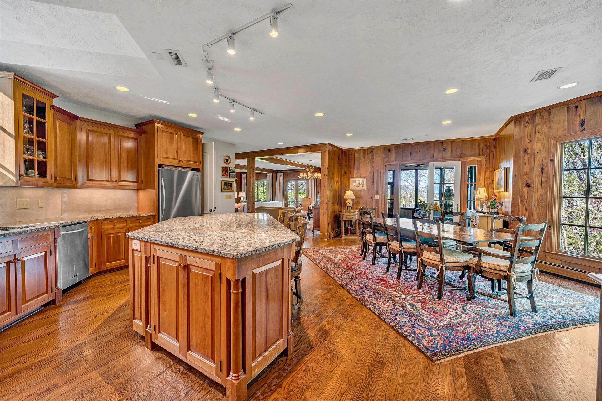 2555 Woodcliff RD - Photo 37