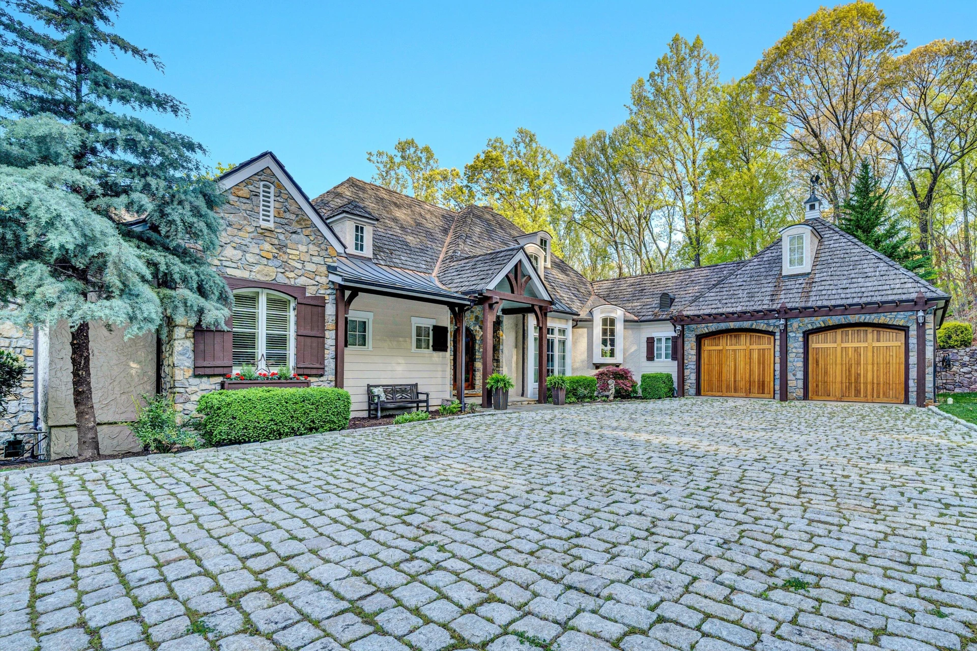 2555 Woodcliff RD - Photo 9