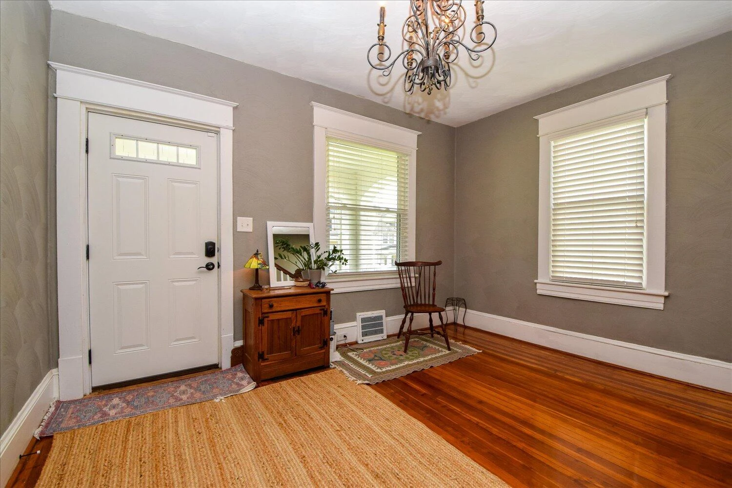 1705 Chapman AVE - Photo 3