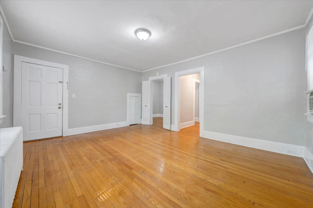 2521 Longview AVE #1-4 - Photo 8