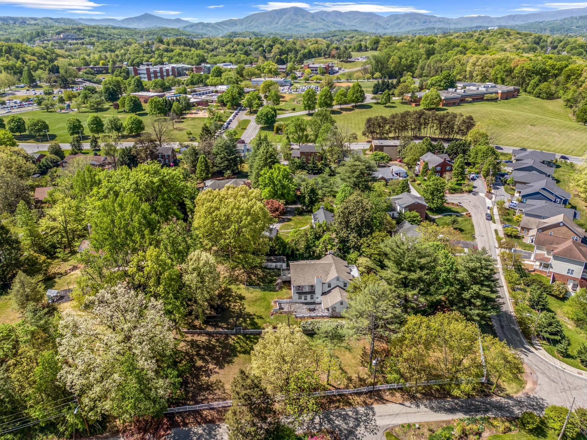 2310 Martin LN - Photo 105