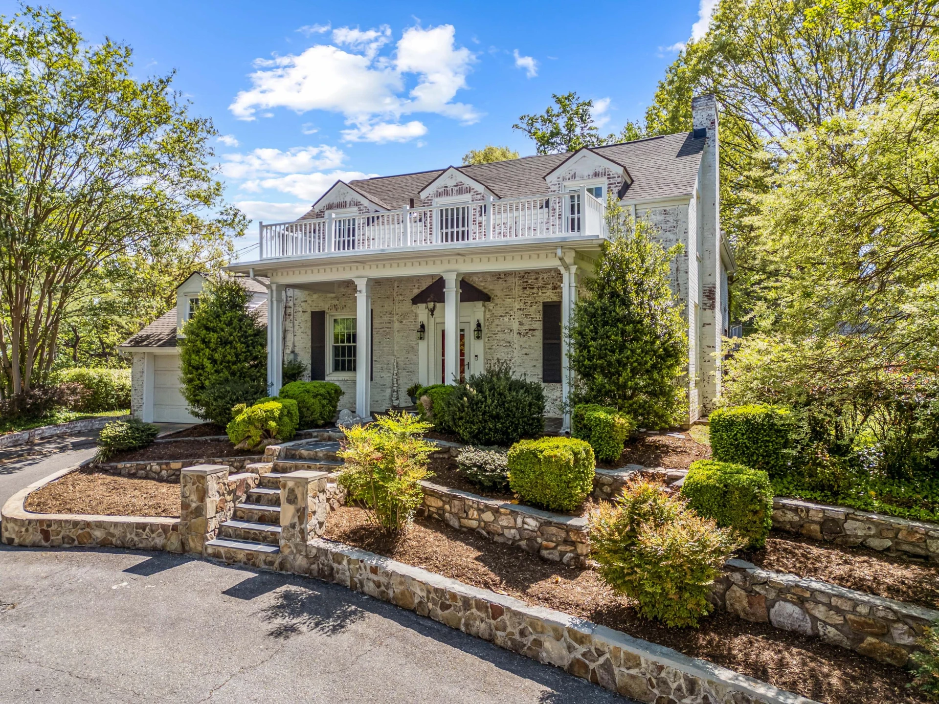 2310 Martin LN - Photo 3