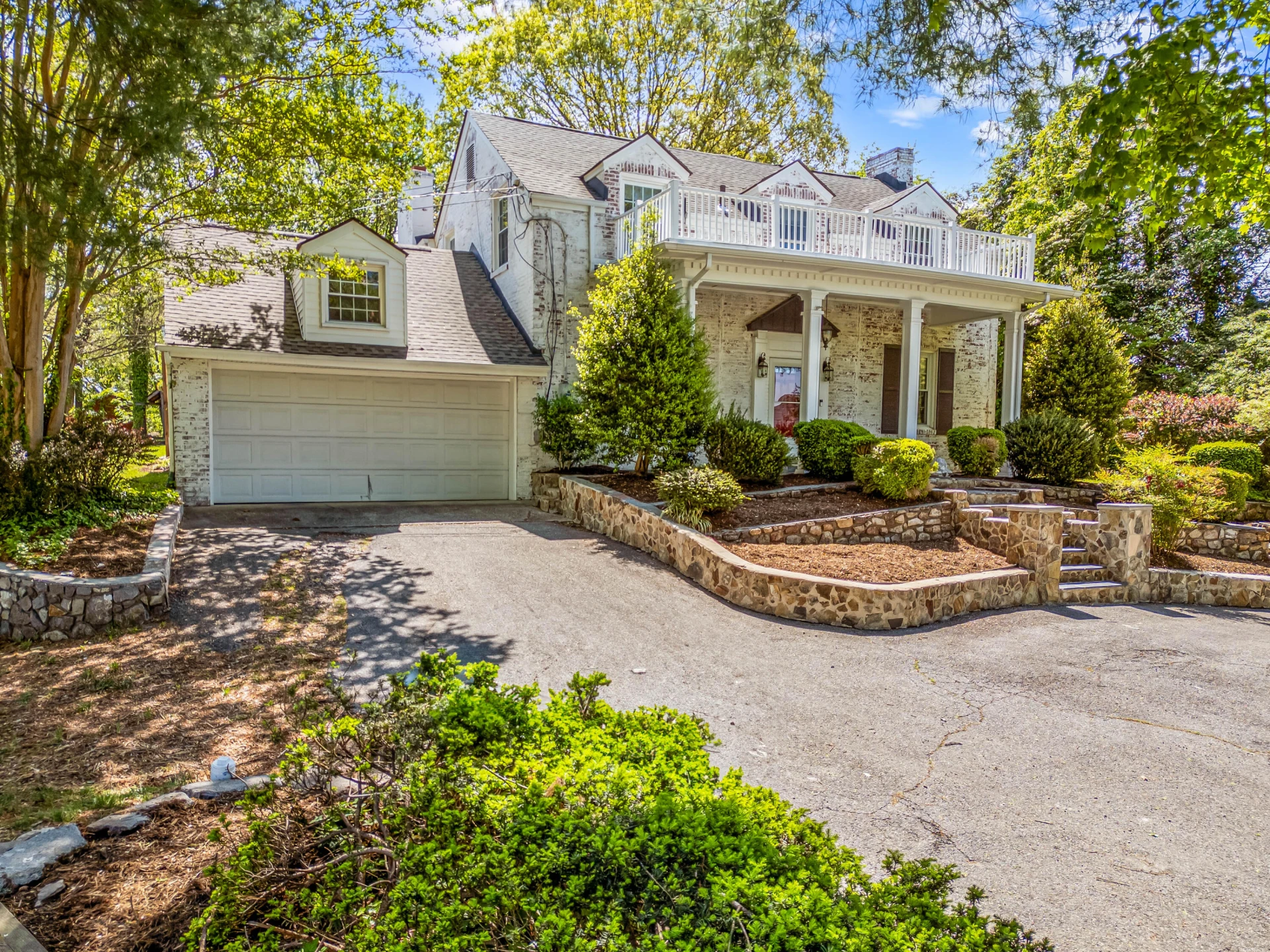 2310 Martin LN - Photo 4