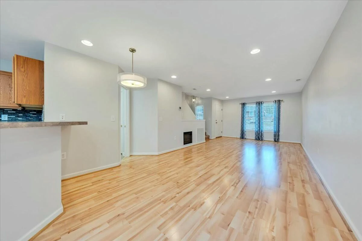 223 Ross ST - Photo 2
