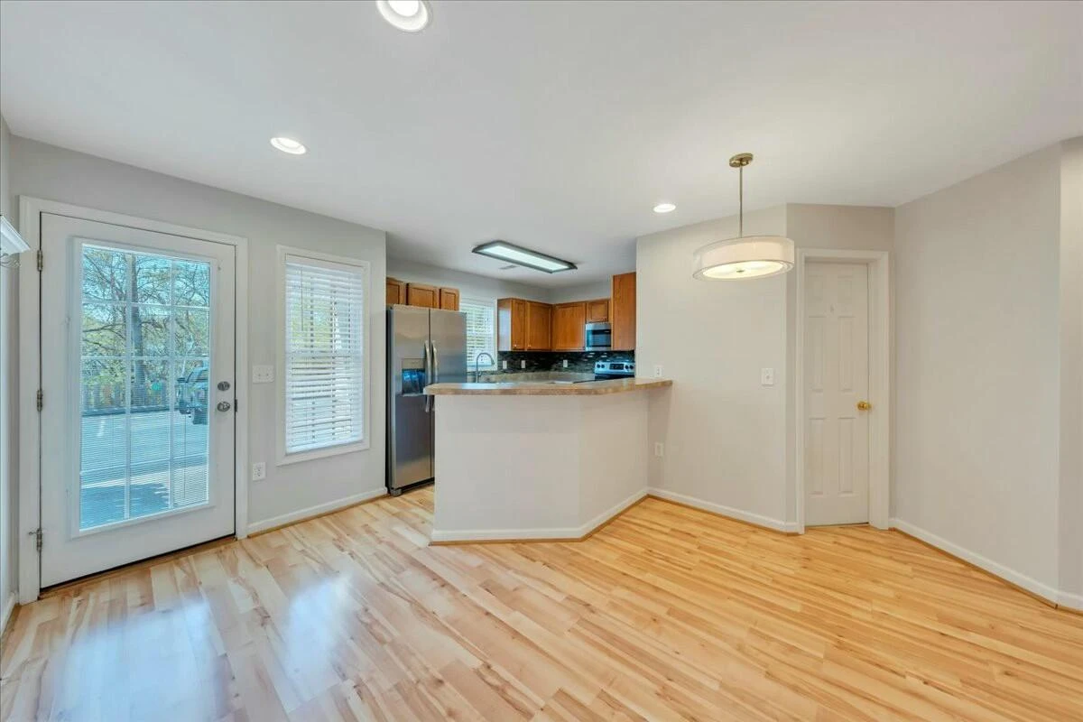 223 Ross ST - Photo 4