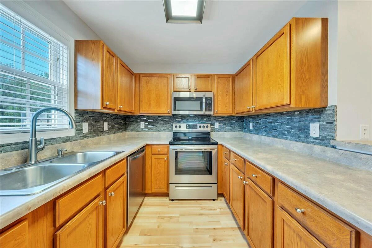 223 Ross ST - Photo 8