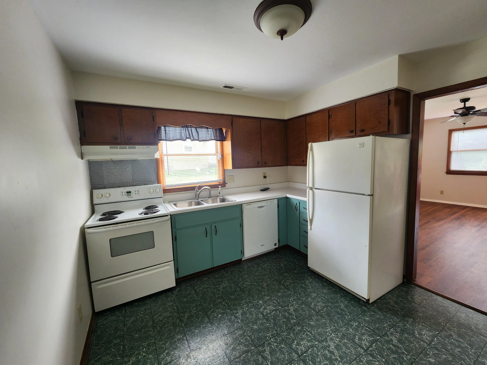 1028 Ray RD - Photo 9