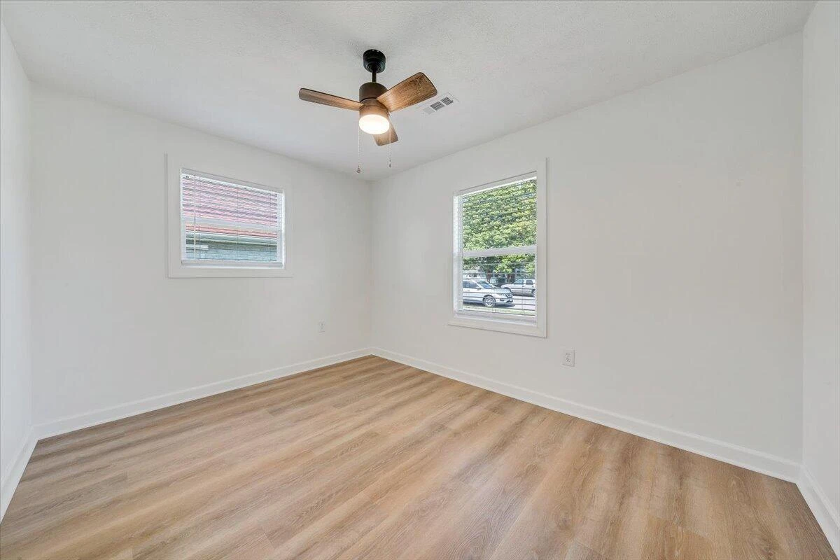 719 Delaware ST - Photo 12