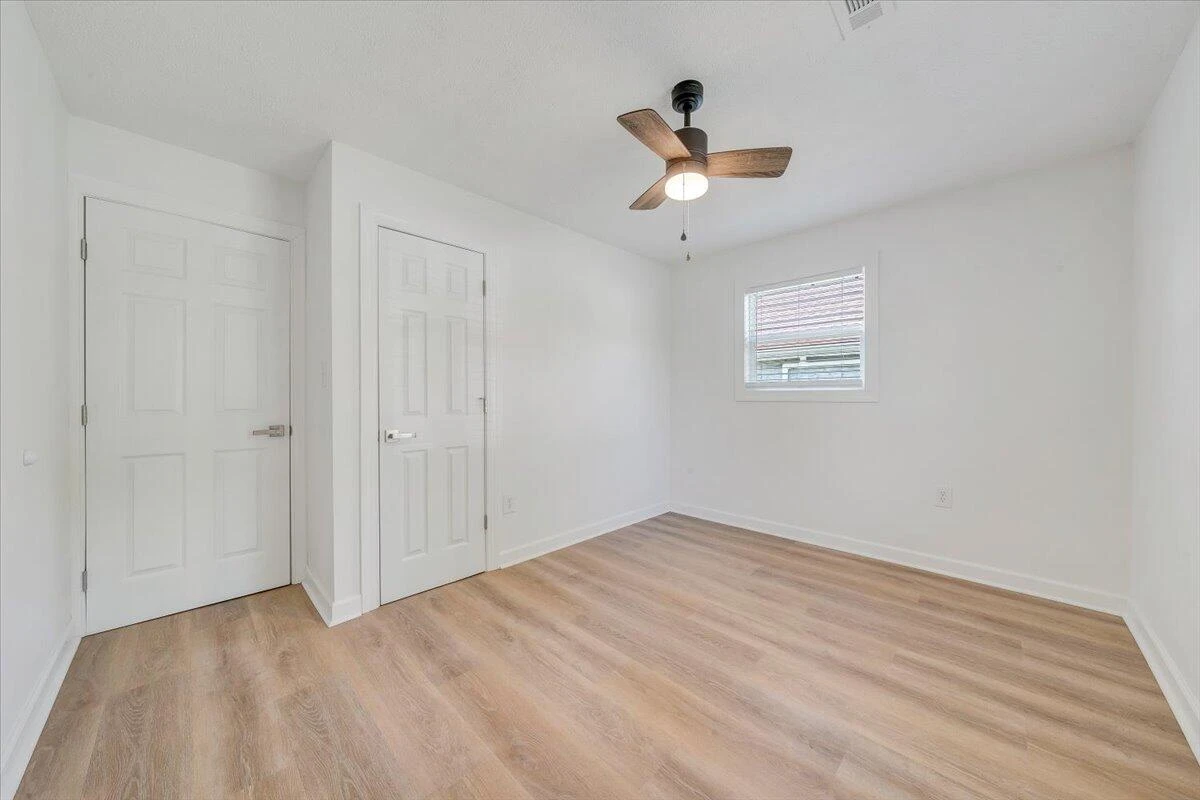 719 Delaware ST - Photo 13