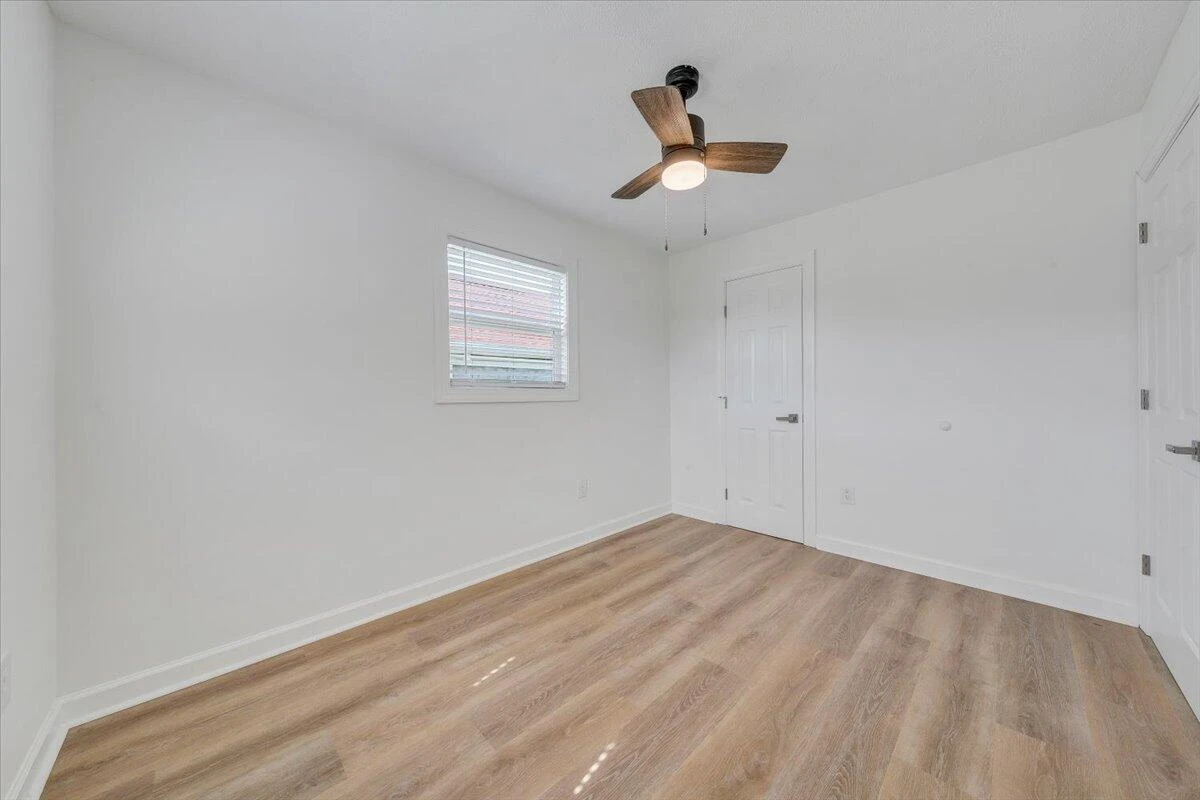 719 Delaware ST - Photo 14