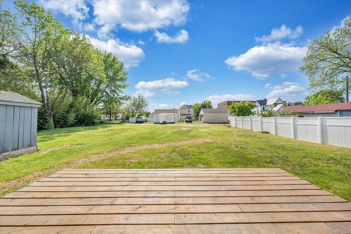 719 Delaware ST - Photo 20