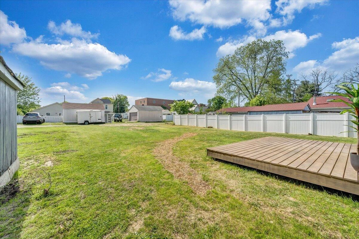 719 Delaware ST - Photo 21
