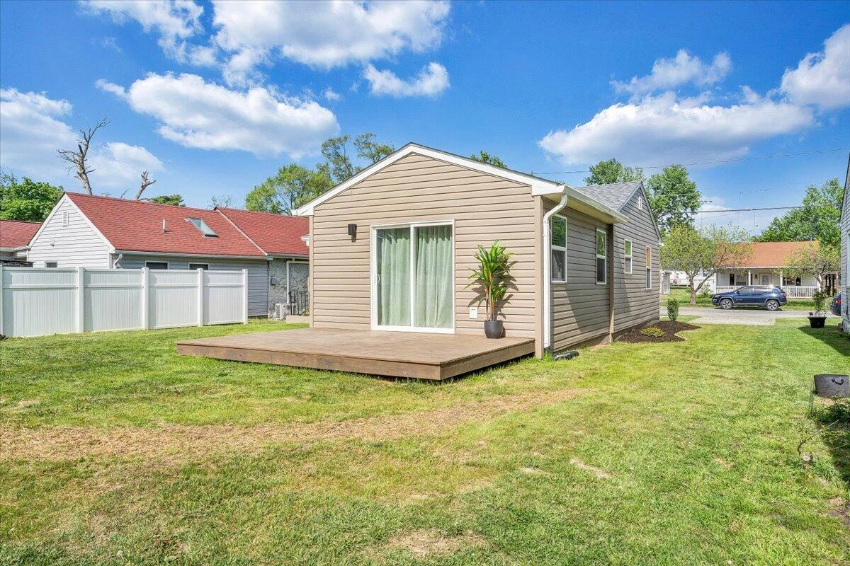 719 Delaware ST - Photo 22