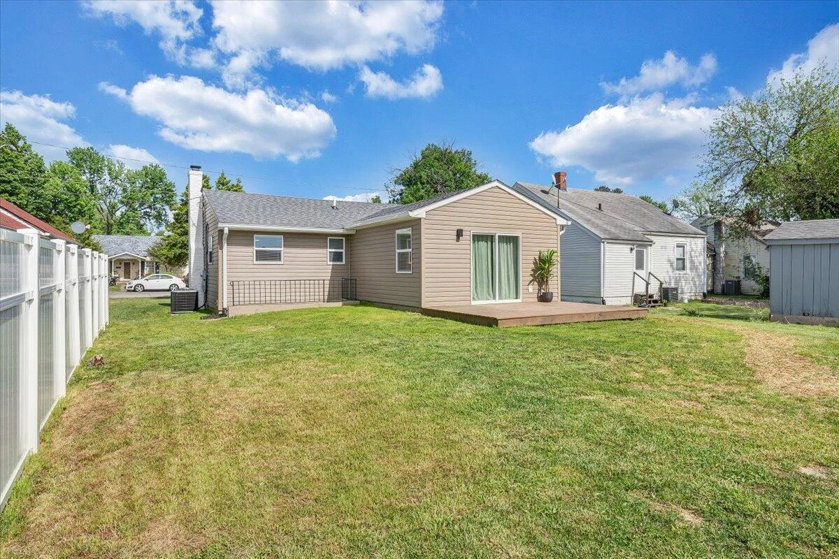 719 Delaware ST - Photo 24