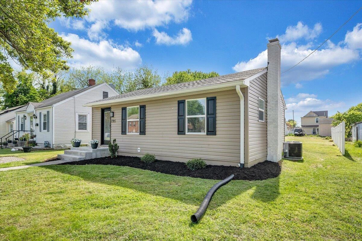719 Delaware ST - Photo 25