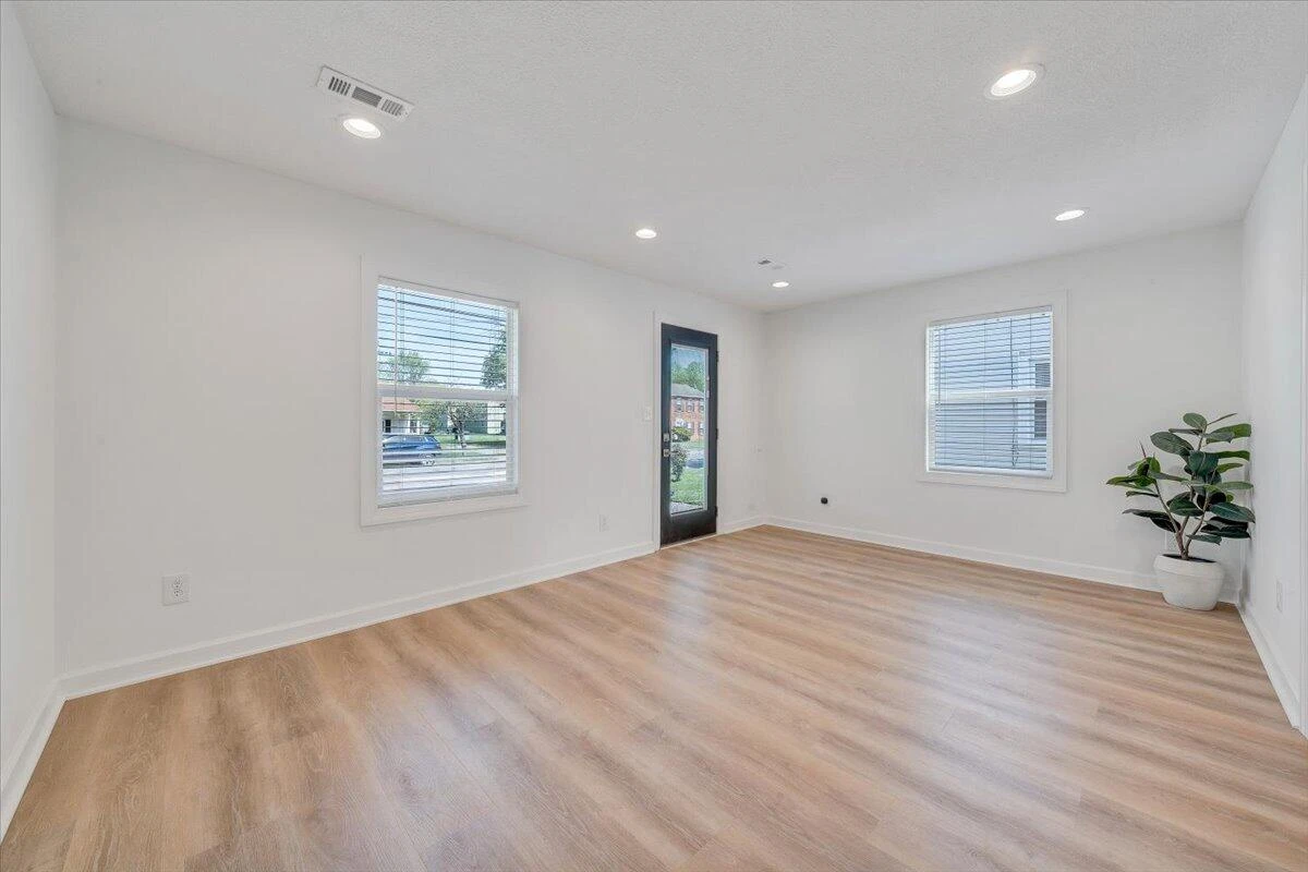 719 Delaware ST - Photo 4