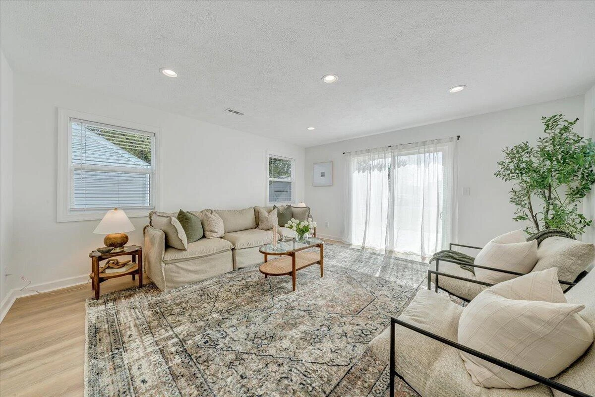 719 Delaware ST - Photo 8