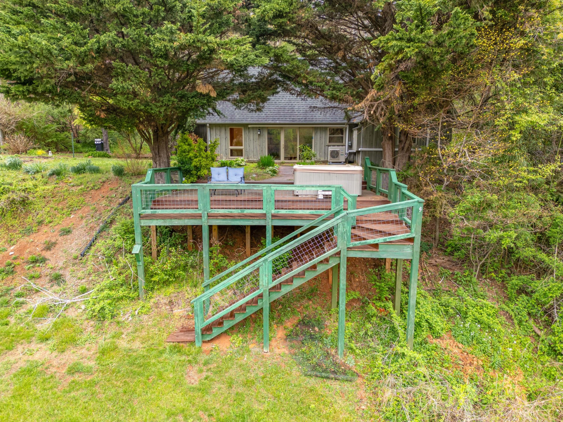 1053 Thomas Farm RD